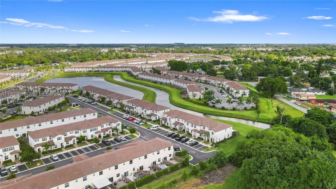 En Venta: $489,000 (3 camas, 3 baños, 1328 Pies cuadrados)