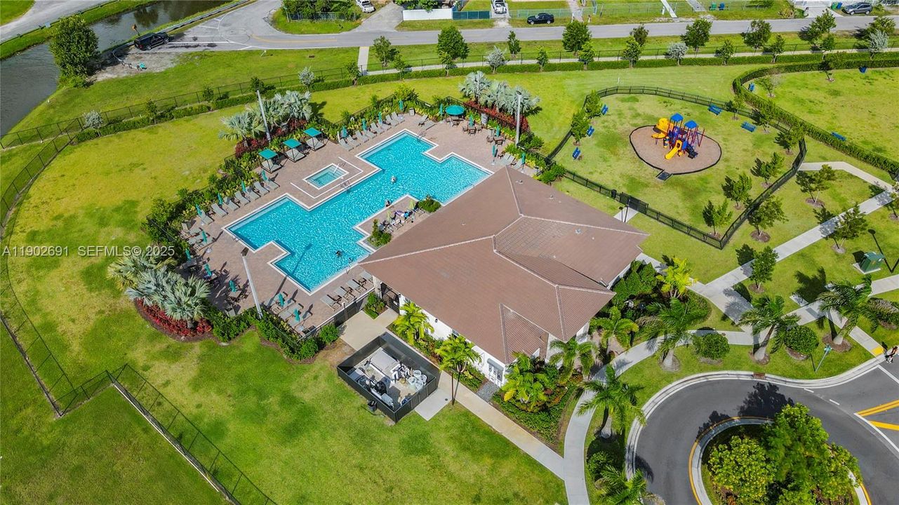 En Venta: $489,000 (3 camas, 3 baños, 1328 Pies cuadrados)