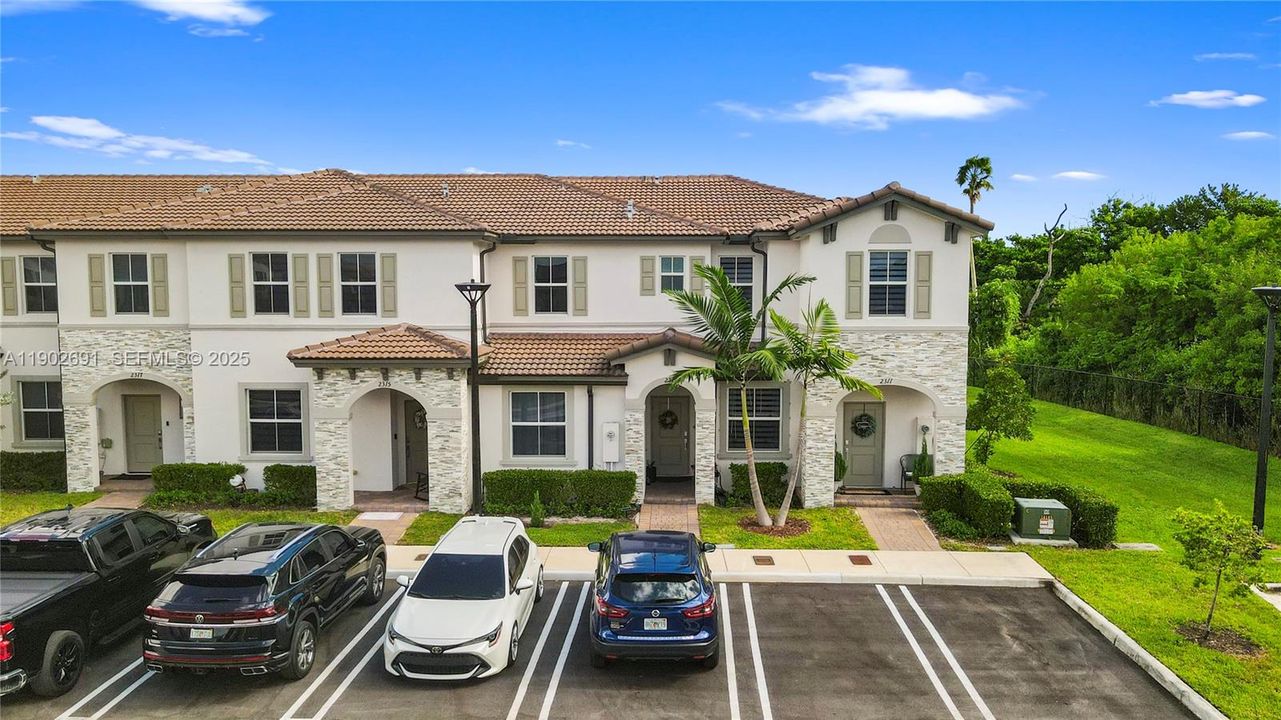 En Venta: $489,000 (3 camas, 3 baños, 1328 Pies cuadrados)