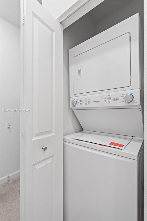 En Venta: $489,000 (3 camas, 3 baños, 1328 Pies cuadrados)