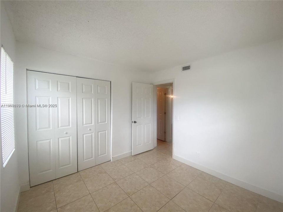 合同活跃: $2,095 (2 贝兹, 2 浴室, 914 平方英尺)