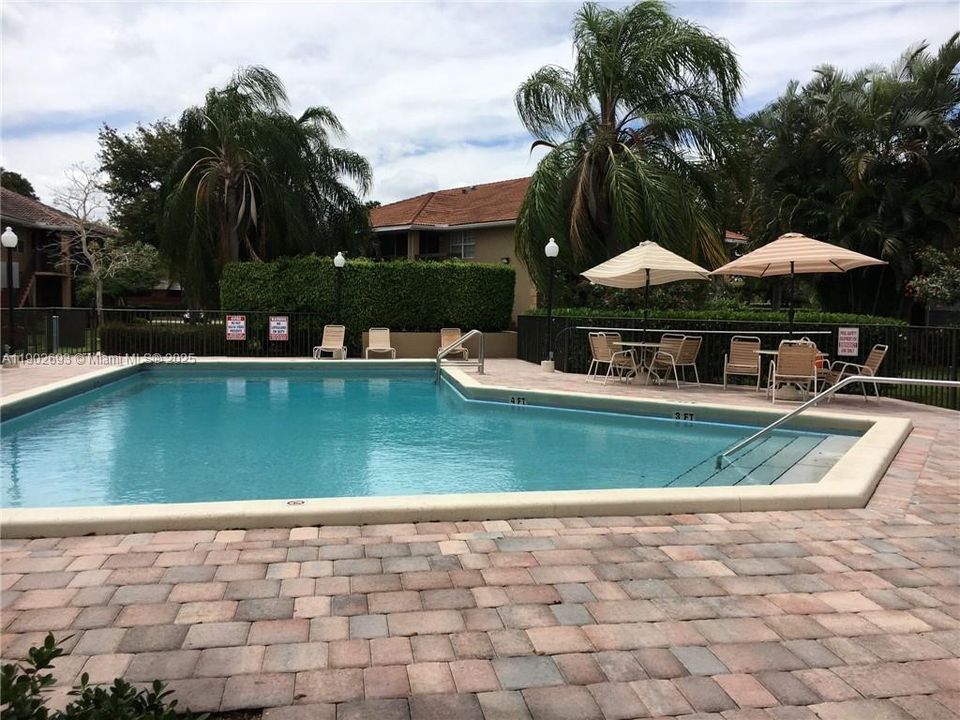 合同活跃: $2,095 (2 贝兹, 2 浴室, 914 平方英尺)