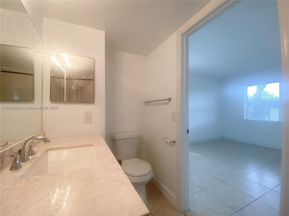 合同活跃: $2,095 (2 贝兹, 2 浴室, 914 平方英尺)