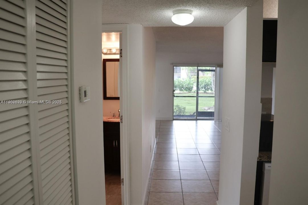 合同活跃: $2,095 (2 贝兹, 2 浴室, 914 平方英尺)