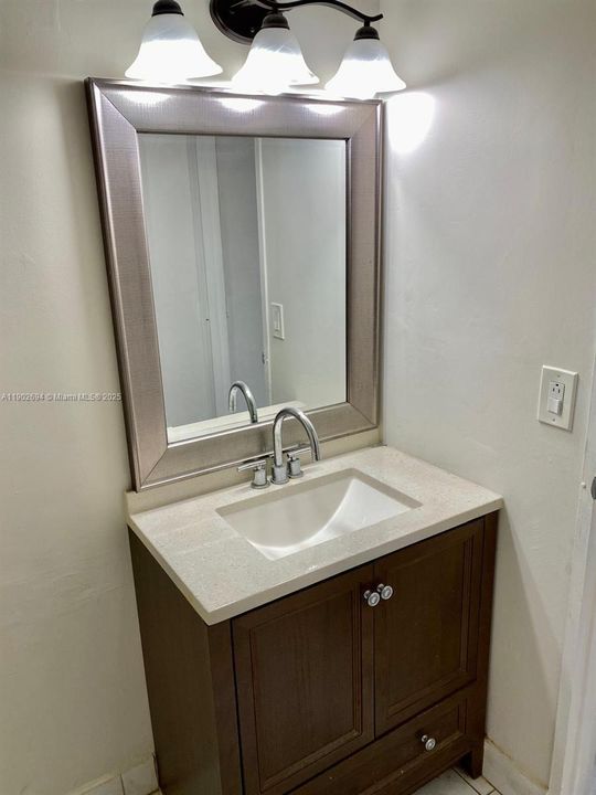 Active With Contract: $295,000 (2 beds, 2 baths, 1060 Square Feet)