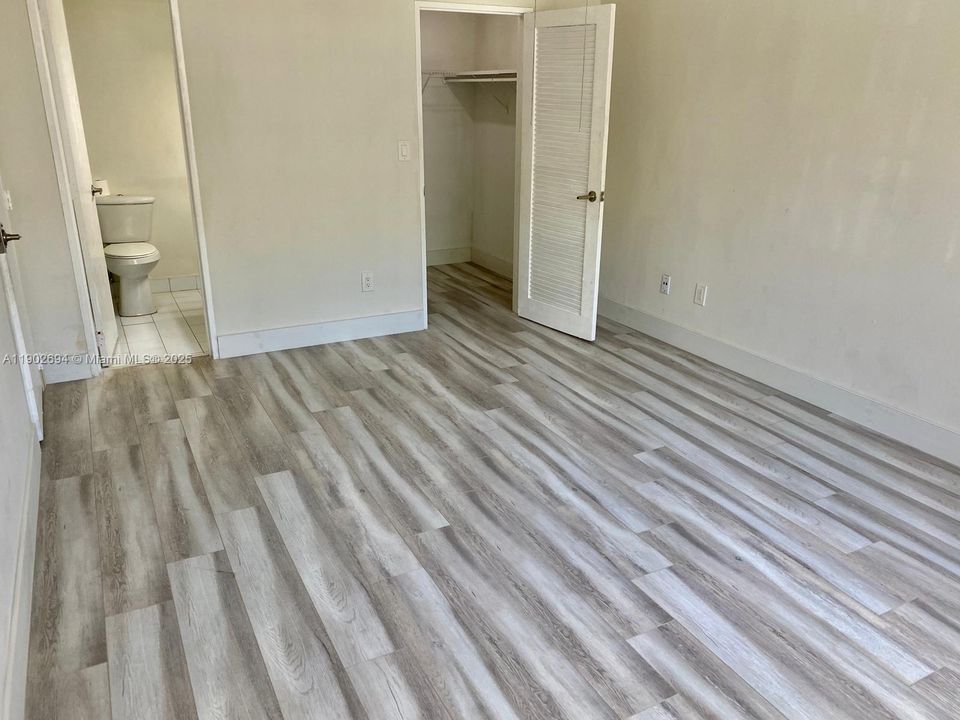 Active With Contract: $295,000 (2 beds, 2 baths, 1060 Square Feet)