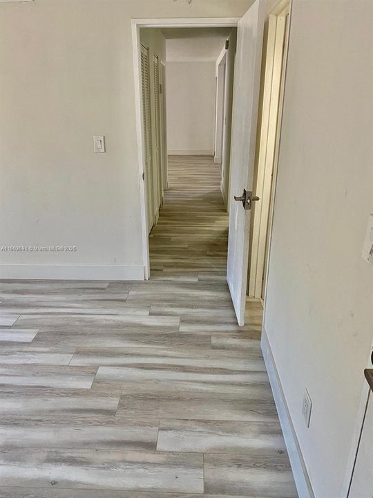 Active With Contract: $295,000 (2 beds, 2 baths, 1060 Square Feet)