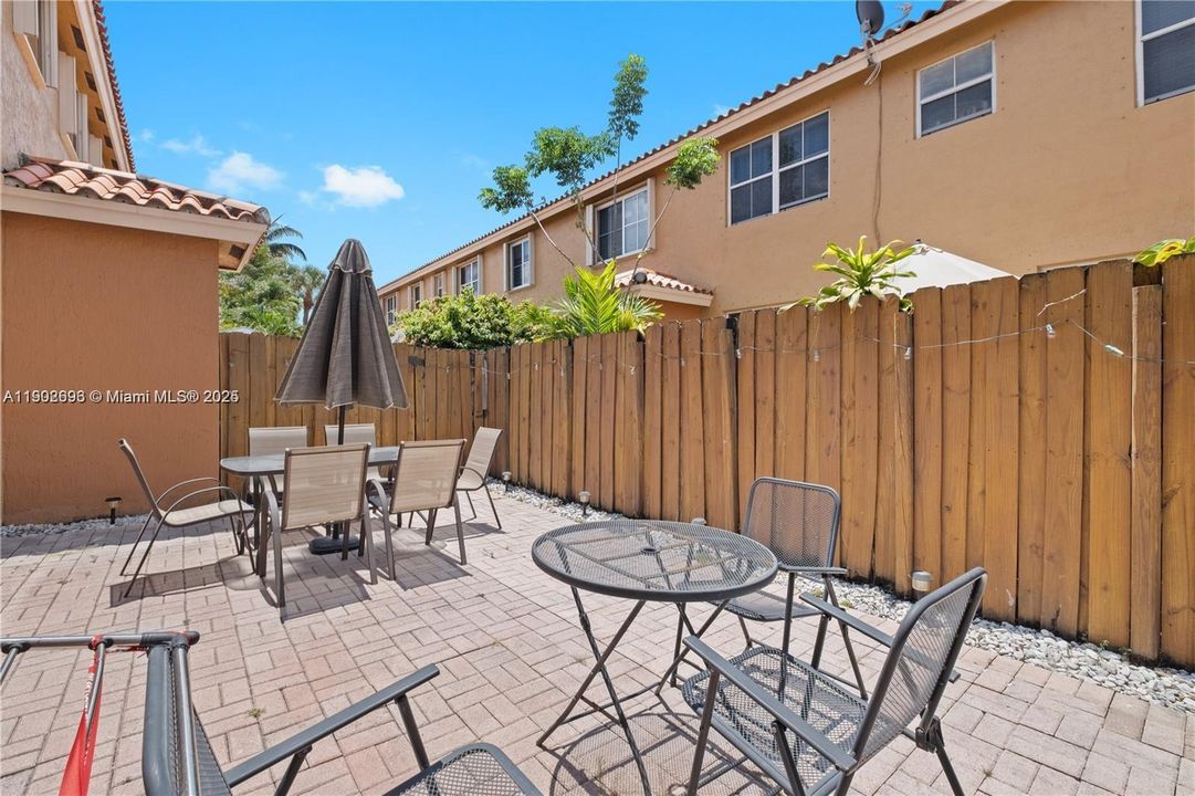 Recently Rented: $3,150 (3 beds, 2 baths, 1459 Square Feet)