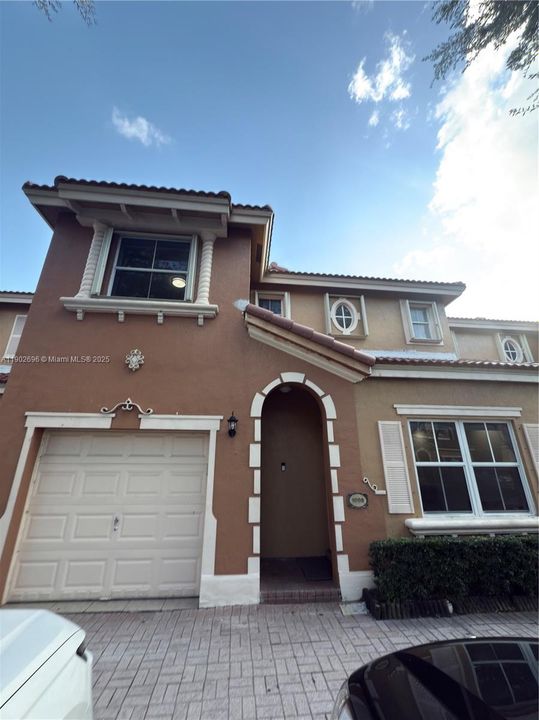 Recently Rented: $3,150 (3 beds, 2 baths, 1459 Square Feet)