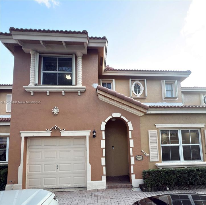 Recently Rented: $3,150 (3 beds, 2 baths, 1459 Square Feet)