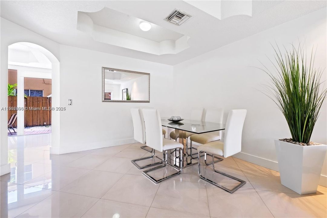 Recently Rented: $3,150 (3 beds, 2 baths, 1459 Square Feet)