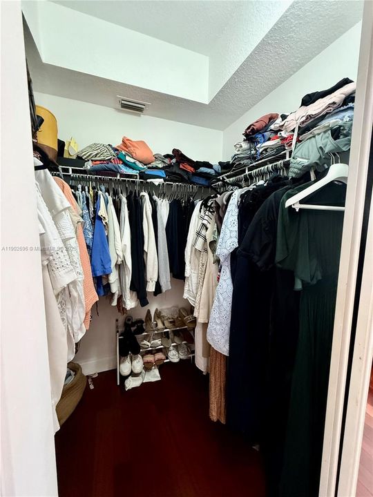 Recently Rented: $3,150 (3 beds, 2 baths, 1459 Square Feet)