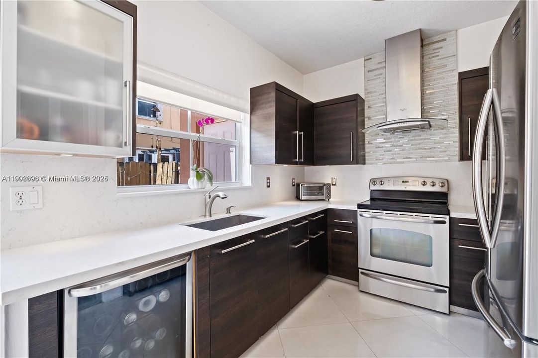 Recently Rented: $3,150 (3 beds, 2 baths, 1459 Square Feet)