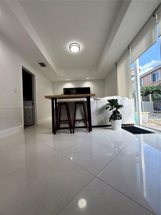 Recently Rented: $3,150 (3 beds, 2 baths, 1459 Square Feet)