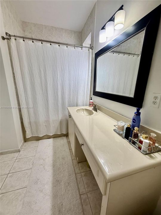 Recently Rented: $3,150 (3 beds, 2 baths, 1459 Square Feet)