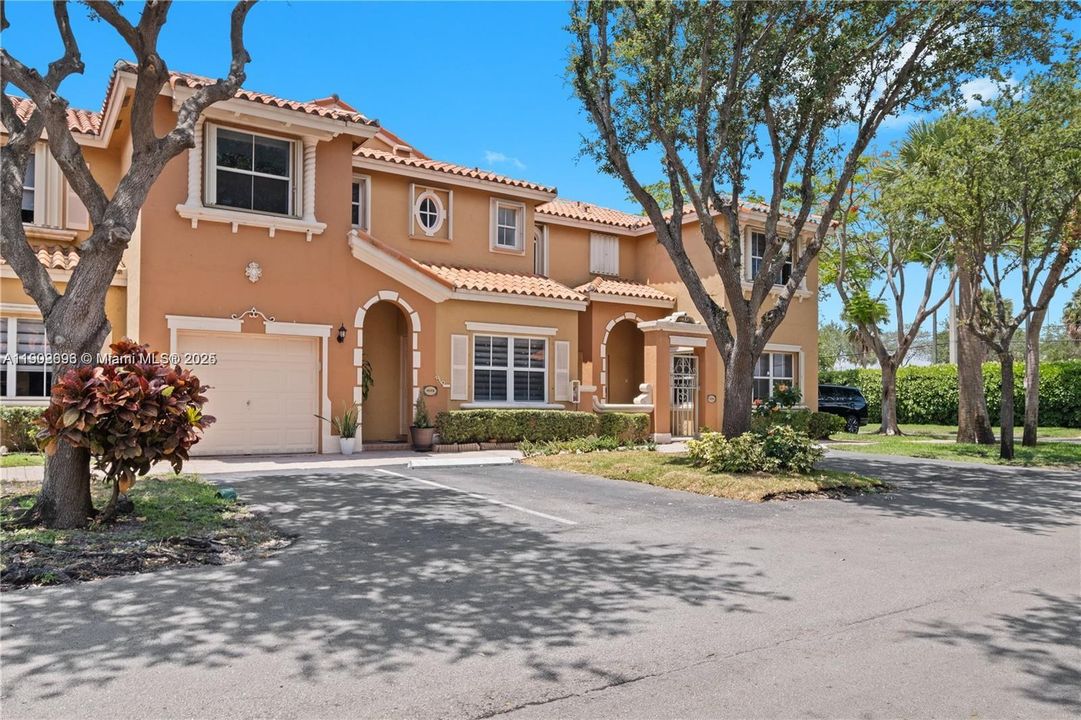 Recently Rented: $3,150 (3 beds, 2 baths, 1459 Square Feet)