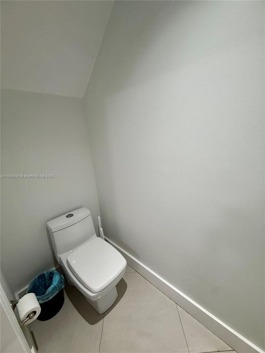 1/2 Bathroom