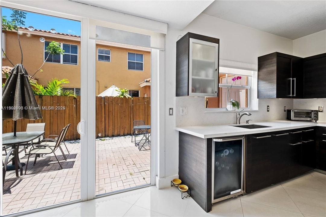 Recently Rented: $3,150 (3 beds, 2 baths, 1459 Square Feet)