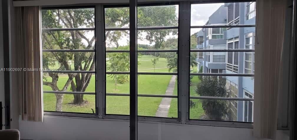 For Rent: $1,575 (1 beds, 1 baths, 825 Square Feet)