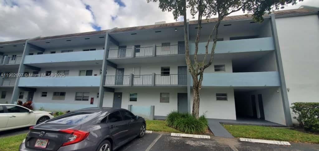 For Rent: $1,575 (1 beds, 1 baths, 825 Square Feet)