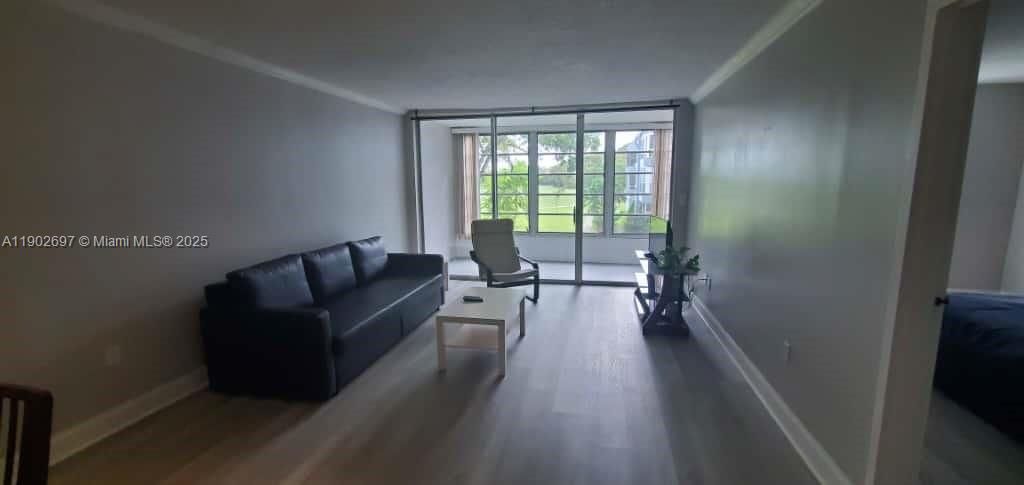 For Rent: $1,575 (1 beds, 1 baths, 825 Square Feet)