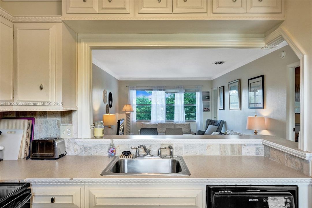 For Sale: $84,500 (1 beds, 1 baths, 684 Square Feet)