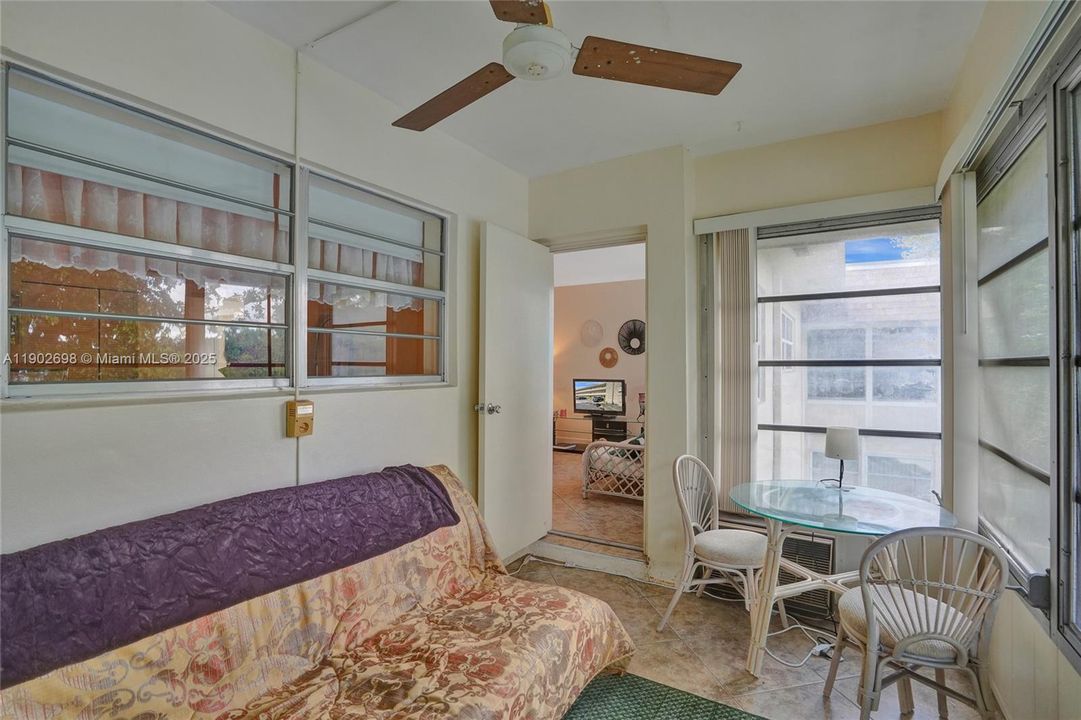 For Sale: $84,500 (1 beds, 1 baths, 684 Square Feet)