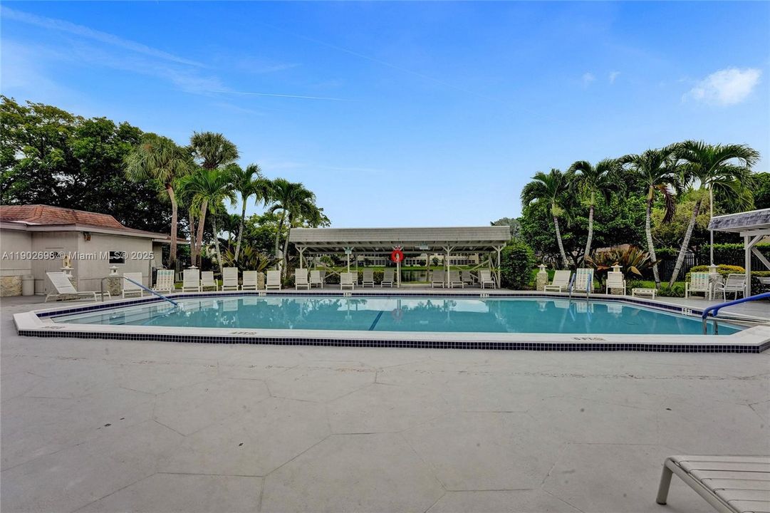 For Sale: $84,500 (1 beds, 1 baths, 684 Square Feet)