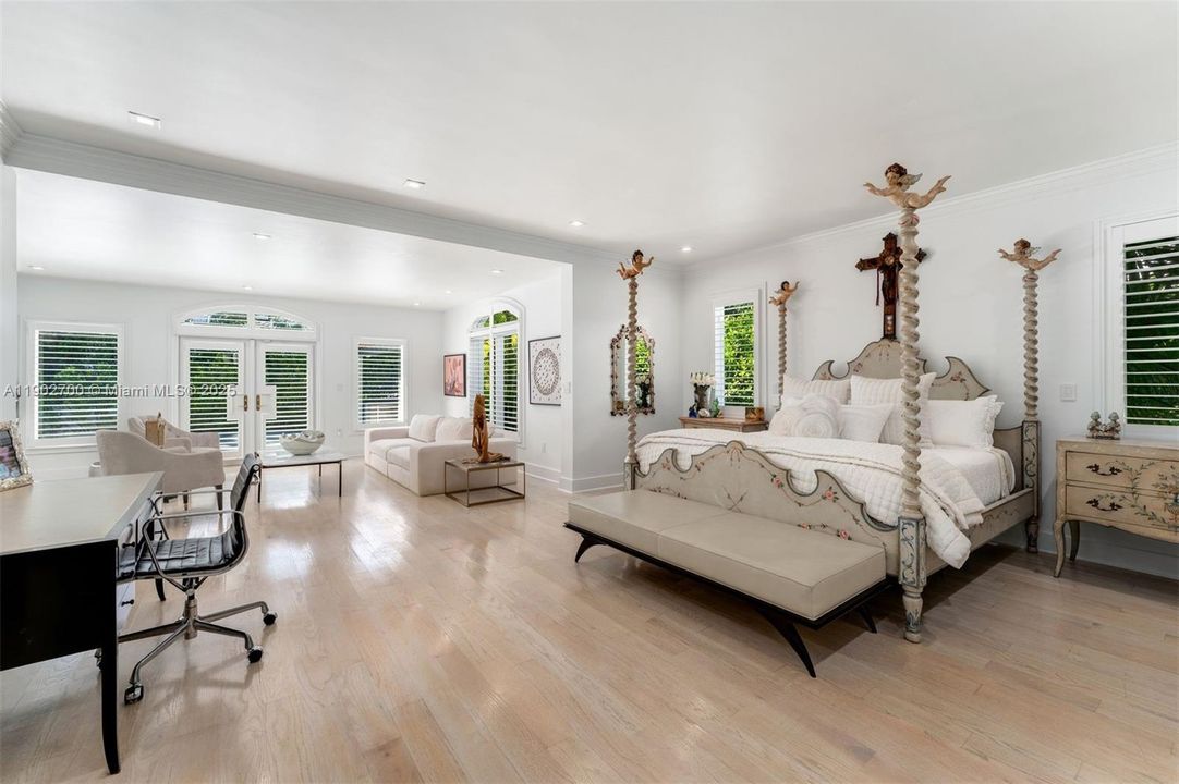 For Sale: $4,995,000 (5 beds, 5 baths, 6447 Square Feet)