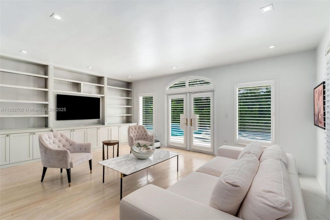 For Sale: $4,995,000 (5 beds, 5 baths, 6447 Square Feet)