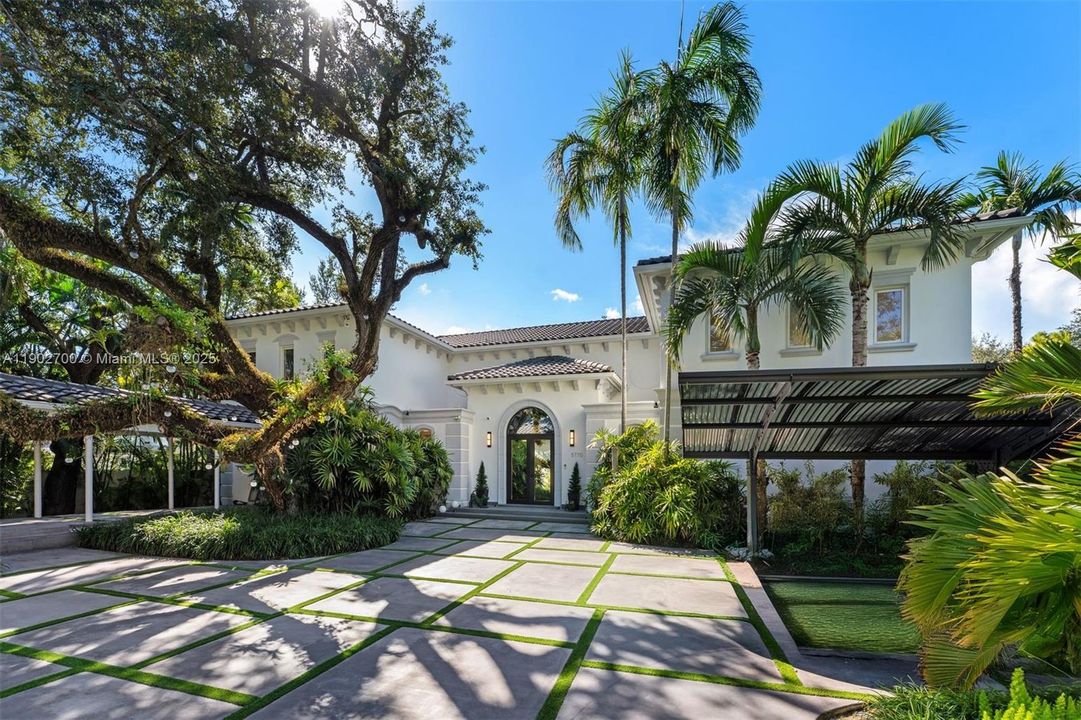 For Sale: $4,995,000 (5 beds, 5 baths, 6447 Square Feet)