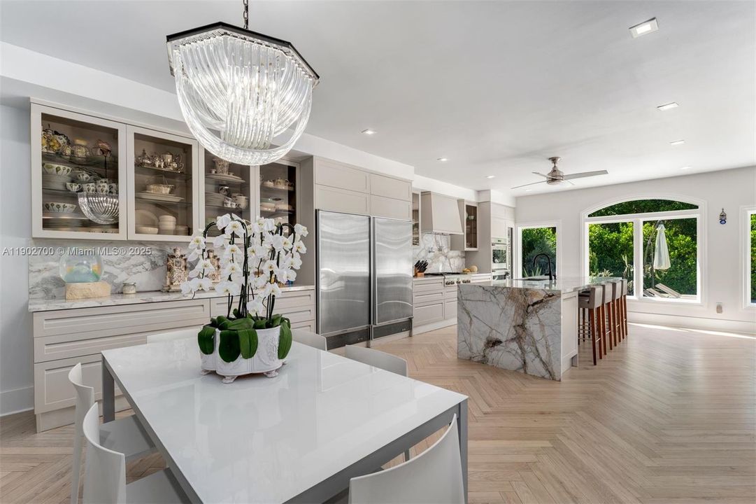 For Sale: $4,995,000 (5 beds, 5 baths, 6447 Square Feet)