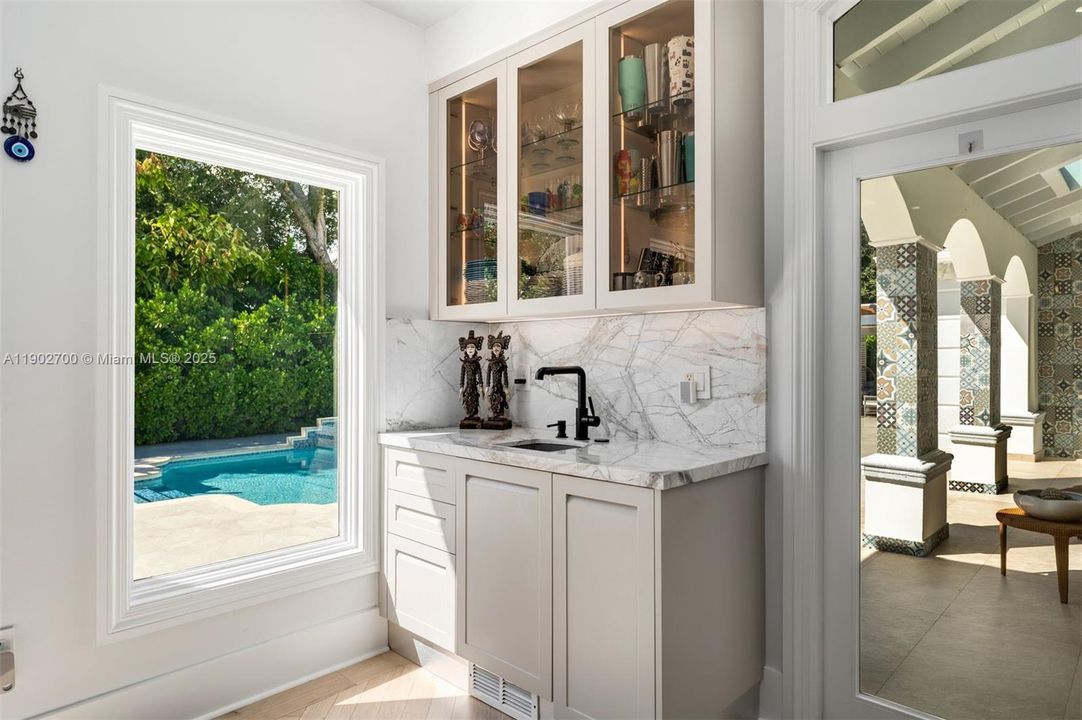 For Sale: $4,995,000 (5 beds, 5 baths, 6447 Square Feet)