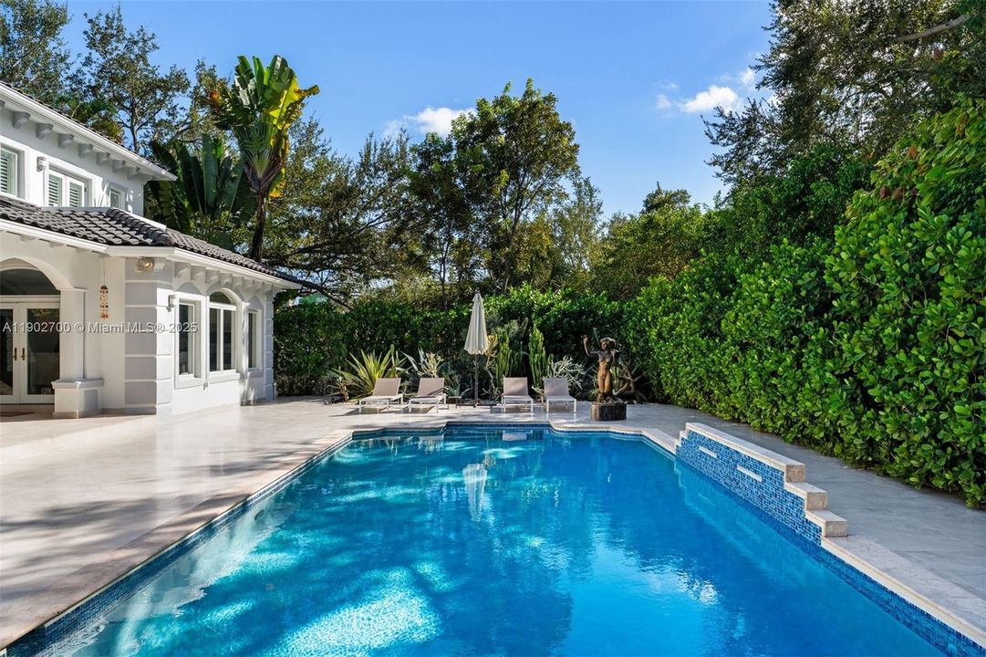 For Sale: $4,995,000 (5 beds, 5 baths, 6447 Square Feet)