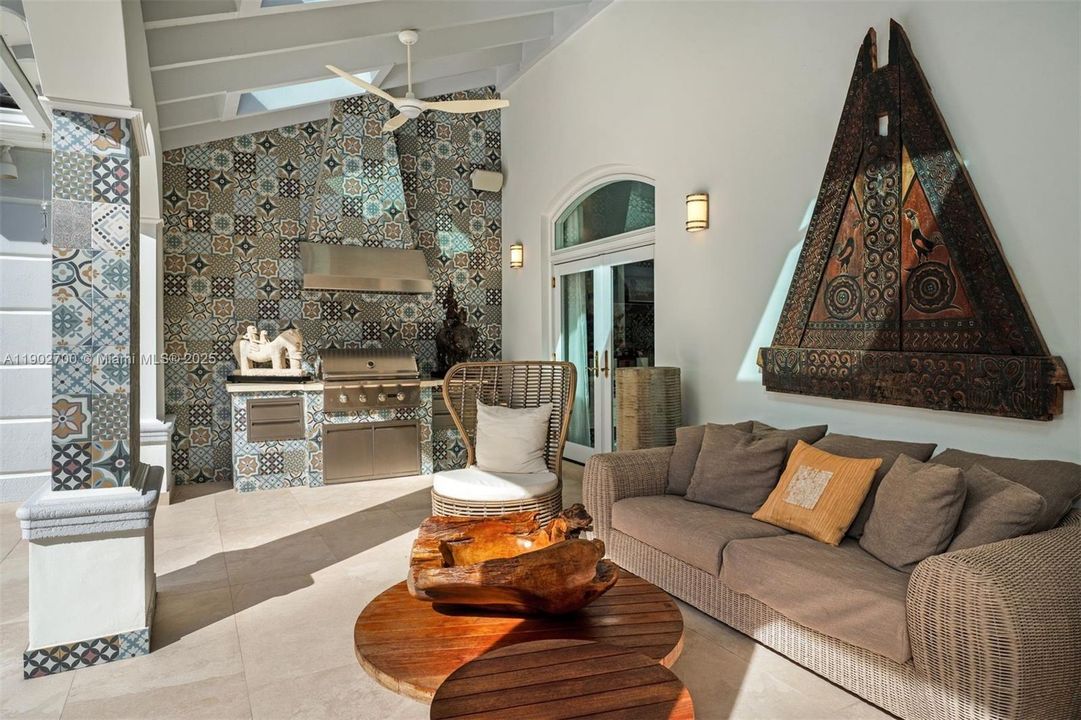 For Sale: $4,995,000 (5 beds, 5 baths, 6447 Square Feet)