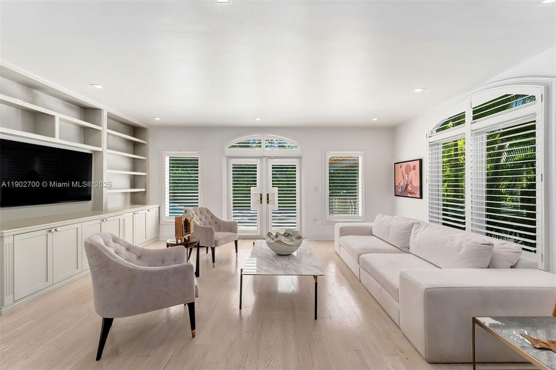 For Sale: $4,995,000 (5 beds, 5 baths, 6447 Square Feet)