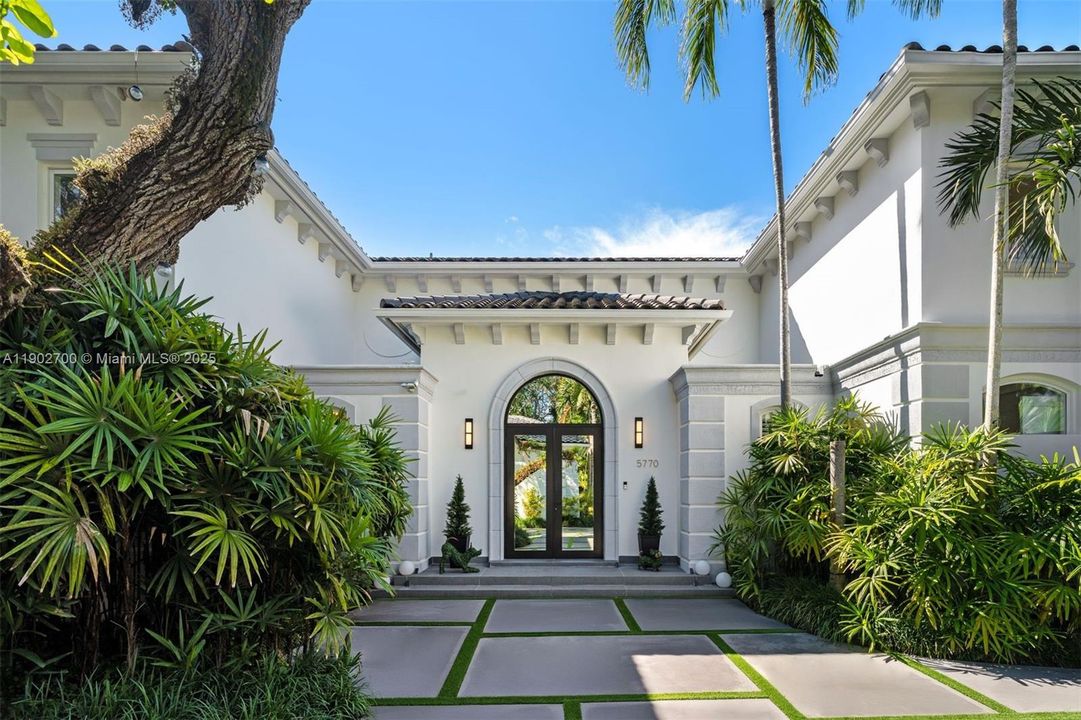 For Sale: $4,995,000 (5 beds, 5 baths, 6447 Square Feet)