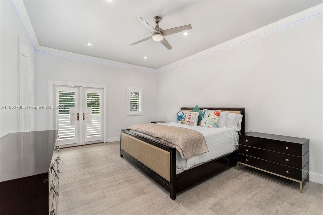 For Sale: $4,995,000 (5 beds, 5 baths, 6447 Square Feet)