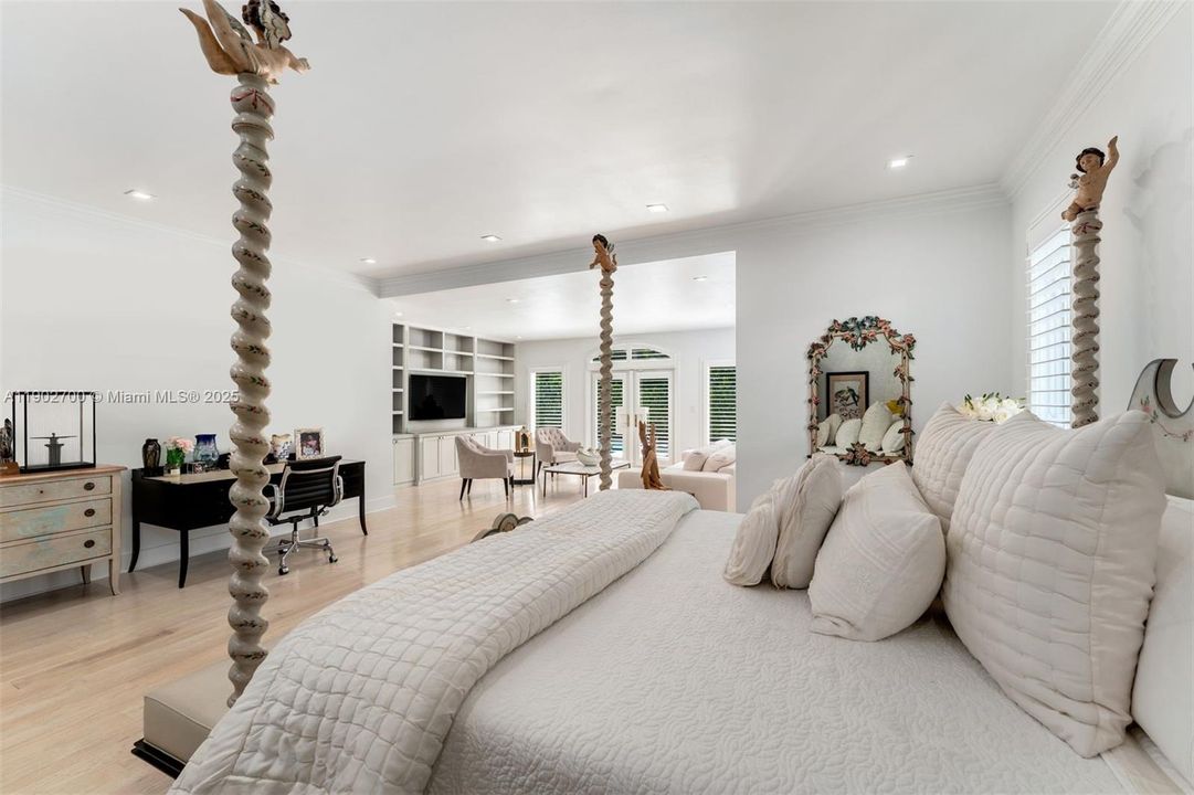 For Sale: $4,995,000 (5 beds, 5 baths, 6447 Square Feet)