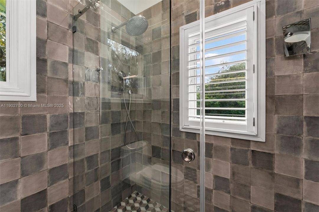 For Sale: $4,995,000 (5 beds, 5 baths, 6447 Square Feet)