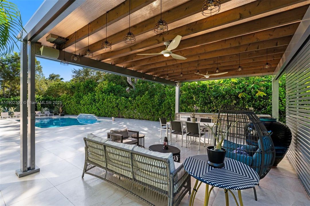 For Sale: $4,995,000 (5 beds, 5 baths, 6447 Square Feet)