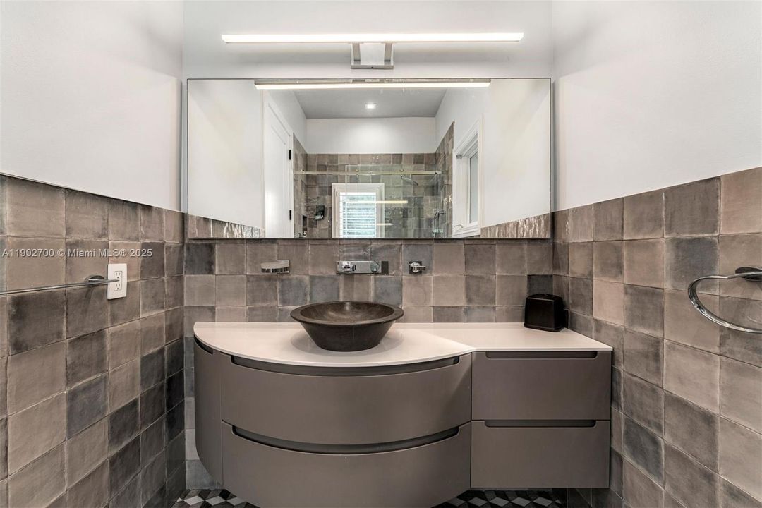 For Sale: $4,995,000 (5 beds, 5 baths, 6447 Square Feet)