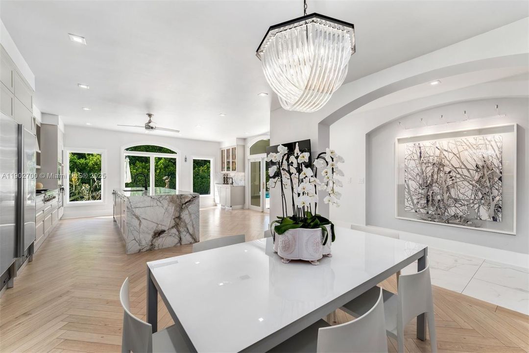 For Sale: $4,995,000 (5 beds, 5 baths, 6447 Square Feet)