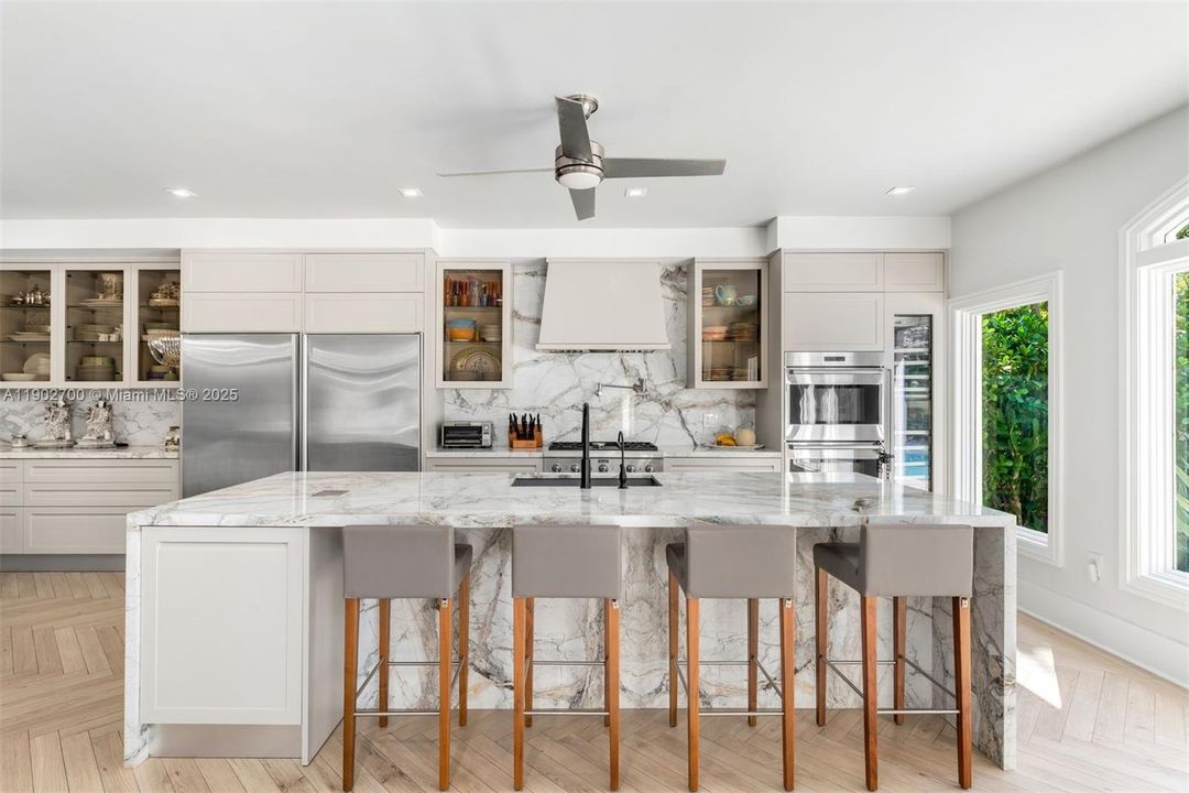 For Sale: $4,995,000 (5 beds, 5 baths, 6447 Square Feet)