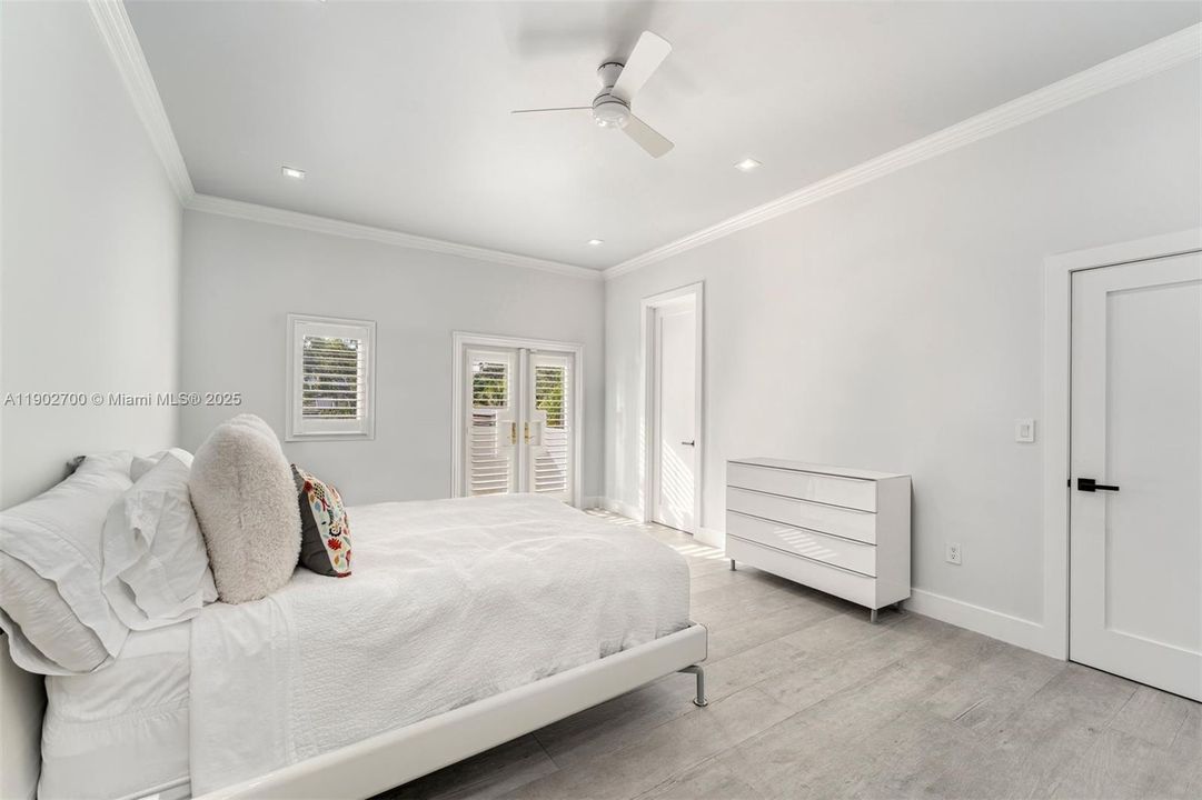 For Sale: $4,995,000 (5 beds, 5 baths, 6447 Square Feet)