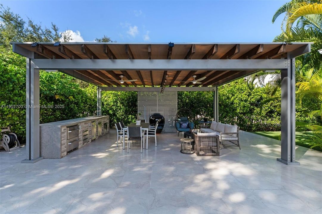 For Sale: $4,995,000 (5 beds, 5 baths, 6447 Square Feet)