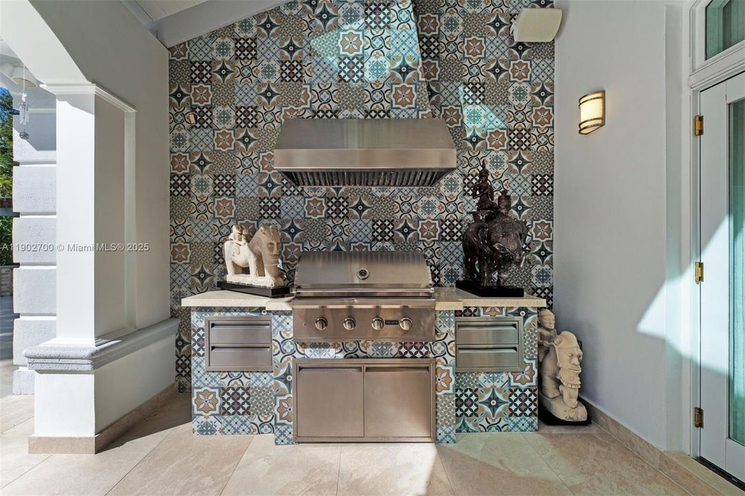 For Sale: $4,995,000 (5 beds, 5 baths, 6447 Square Feet)