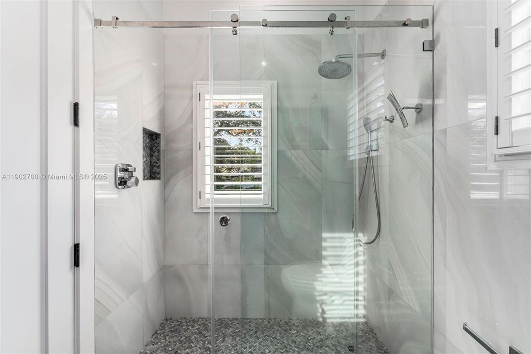 For Sale: $4,995,000 (5 beds, 5 baths, 6447 Square Feet)