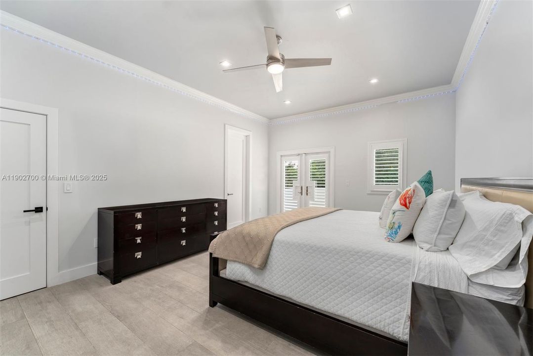 For Sale: $4,995,000 (5 beds, 5 baths, 6447 Square Feet)