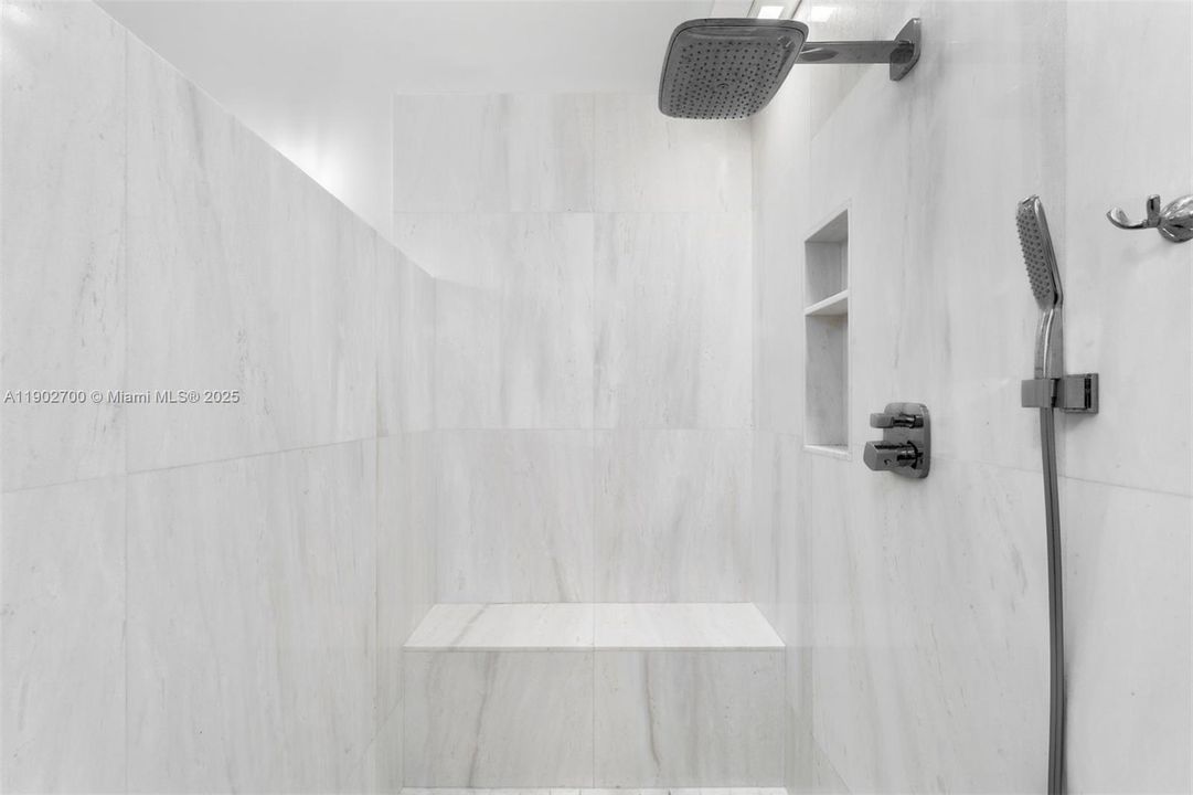 For Sale: $4,995,000 (5 beds, 5 baths, 6447 Square Feet)